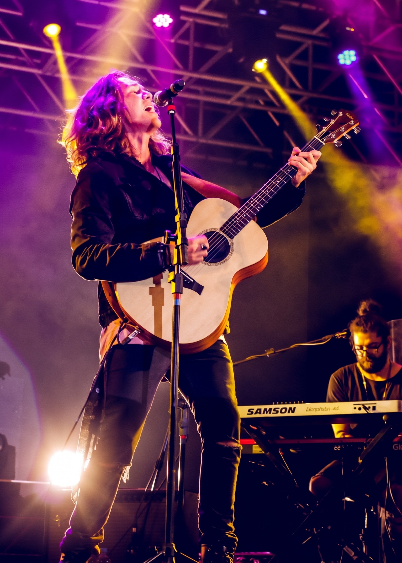 Musician jamming with Chord Amigo